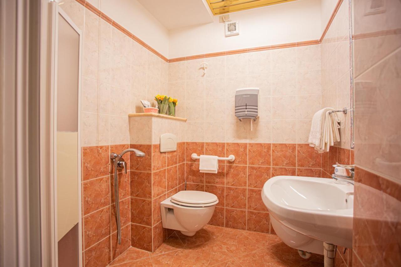Hotel Villa Verde ริโวตอร์โต ภายนอก รูปภาพ